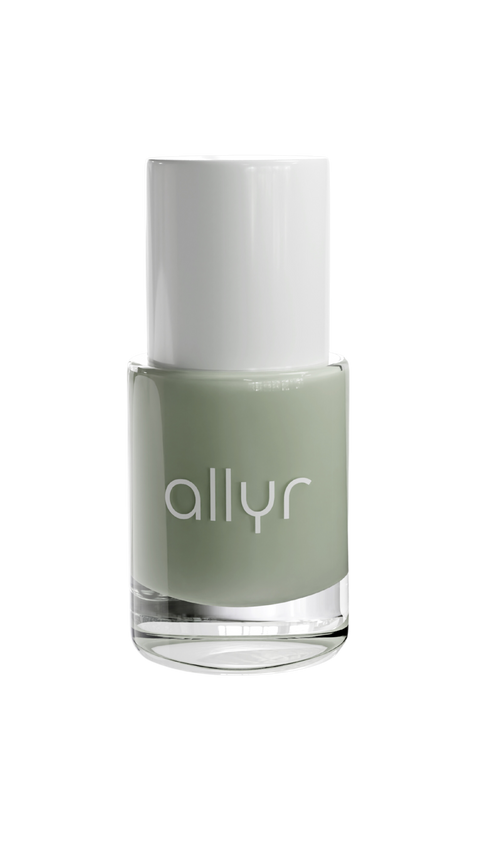 Light grey, light green nail polish, long-lasting nail polish, vegan nail varnish, allyr, swiss nail polish brand, Chillin', cruelty-free nail polish, 7-Free nail polish